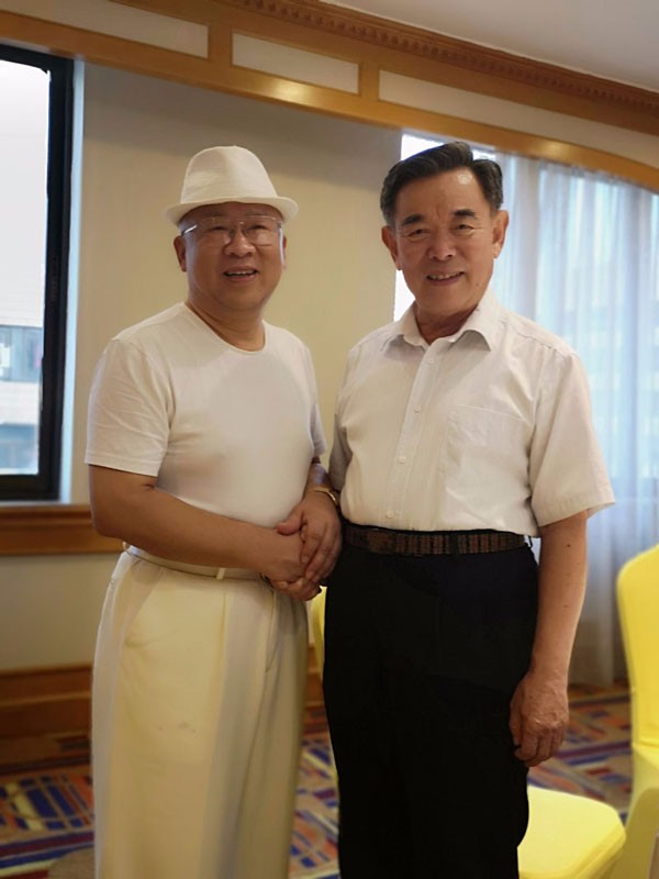 ●會(huì)長(zhǎng)接待青島市政協(xié)主席胡延森同志。.jpg